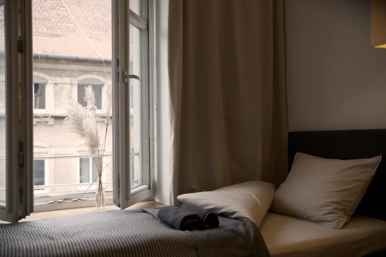 By The River And City Center - Comfortable Rooms ヴロツワフ エクステリア 写真